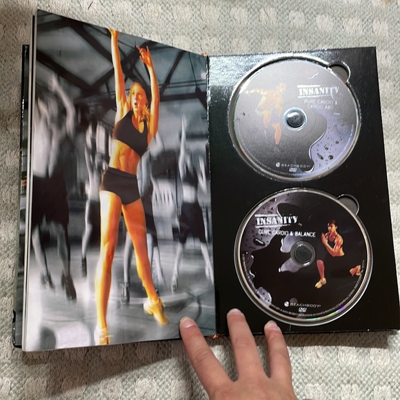 Insanity (Exercise Program) - Picture 5 of 8